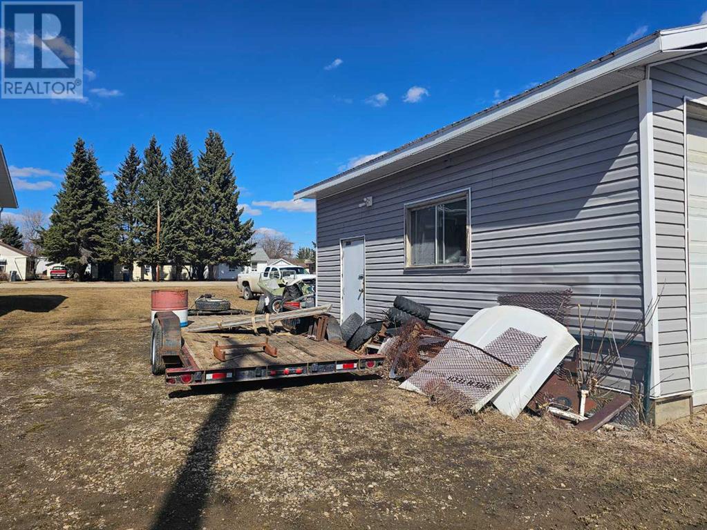 5019 52 Avenue, Eckville, Alberta  T0M 0X0 - Photo 2 - A2122775