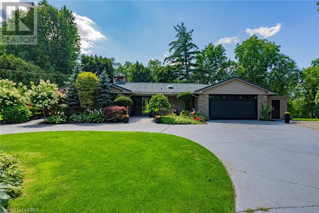 <h3>$2,899,000</h3><p>1 Terry Court, Georgetown, Ontario</p>
