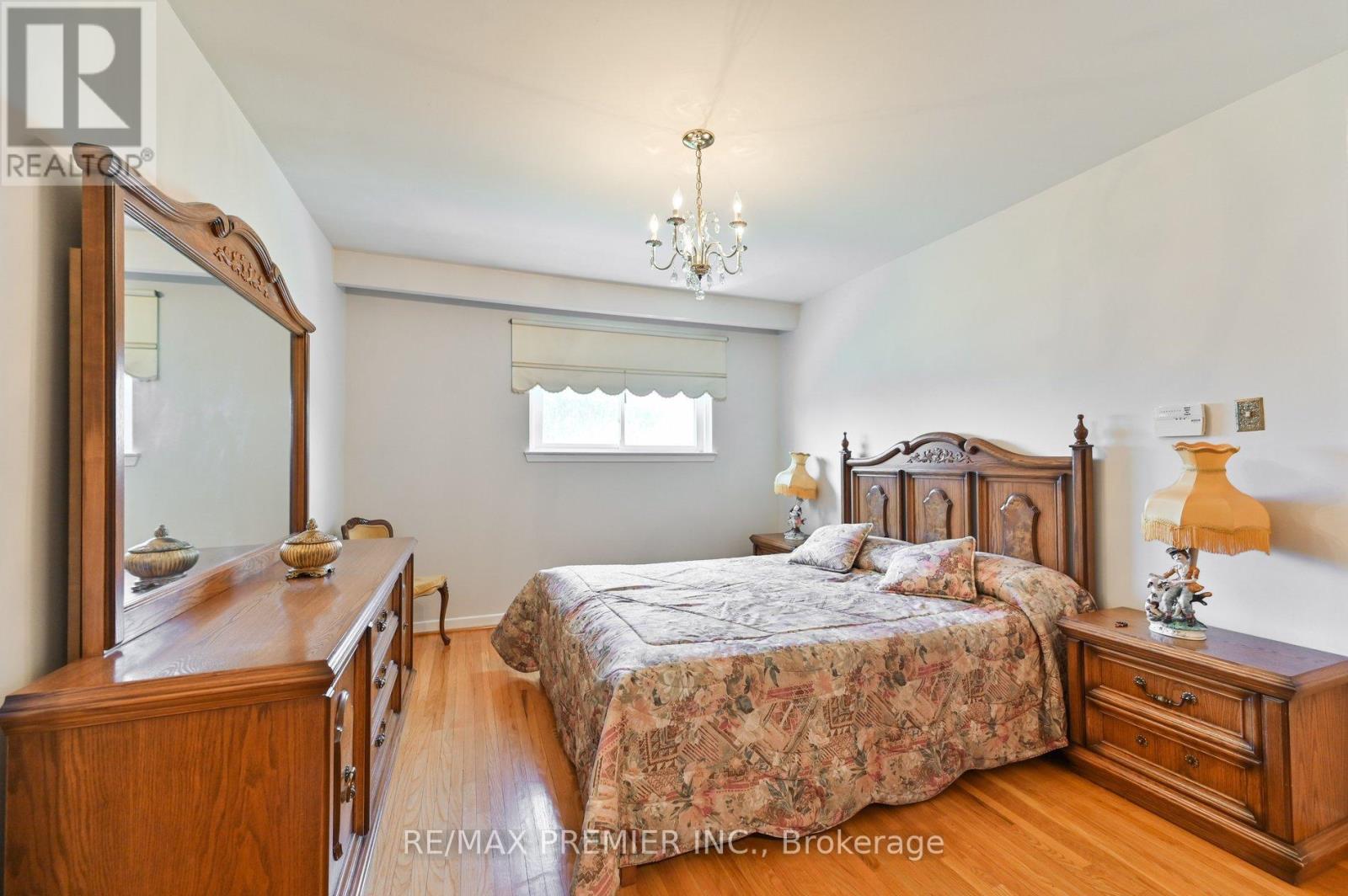 36 Broomfield Drive, Toronto, Ontario  M1S 2W1 - Photo 12 - E8280062