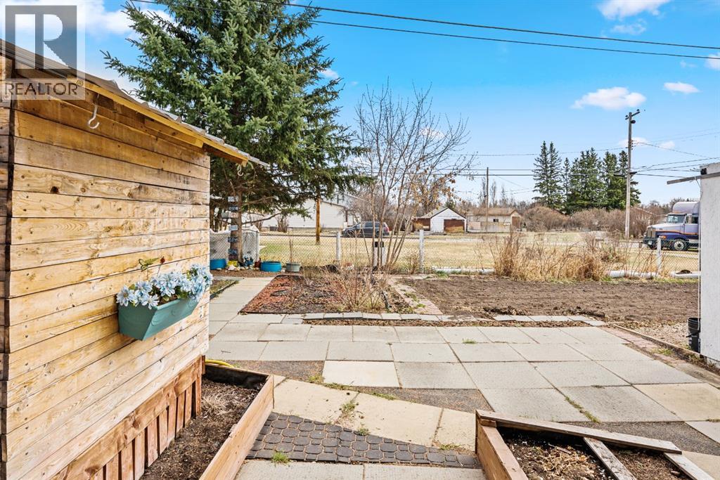205 5 Avenue Se, Manning, Alberta  T0H 2M0 - Photo 27 - A2127353