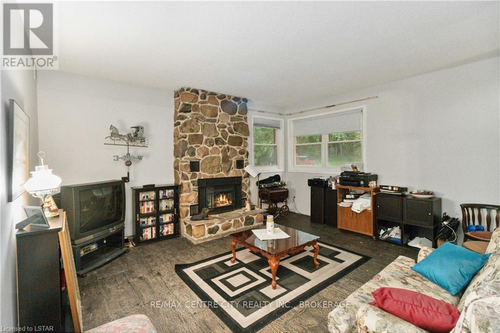 30622 Hungry Hollow Road, North Middlesex, Ontario  N0M 1B0 - Photo 11 - X8284338