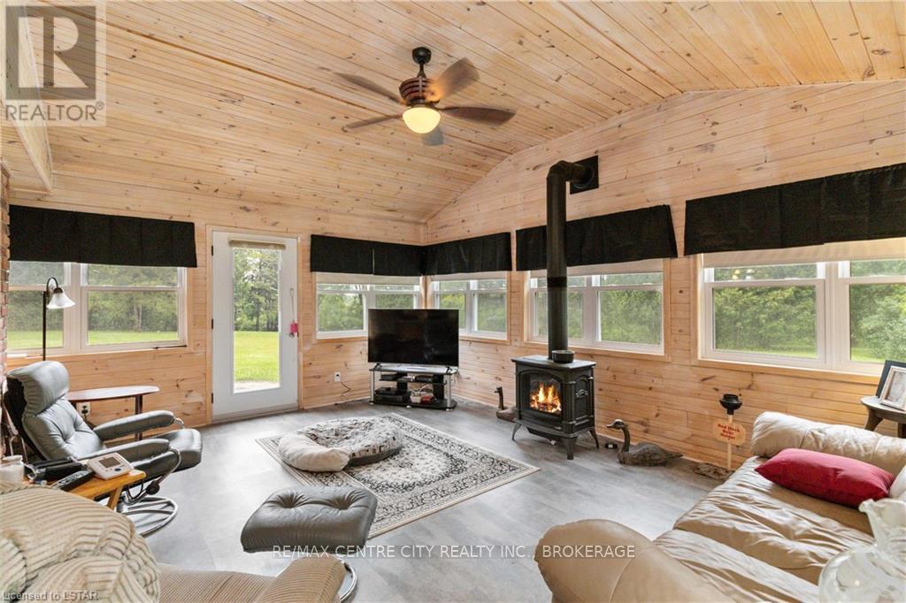 30622 Hungry Hollow Road, North Middlesex, Ontario  N0M 1B0 - Photo 24 - X8284338