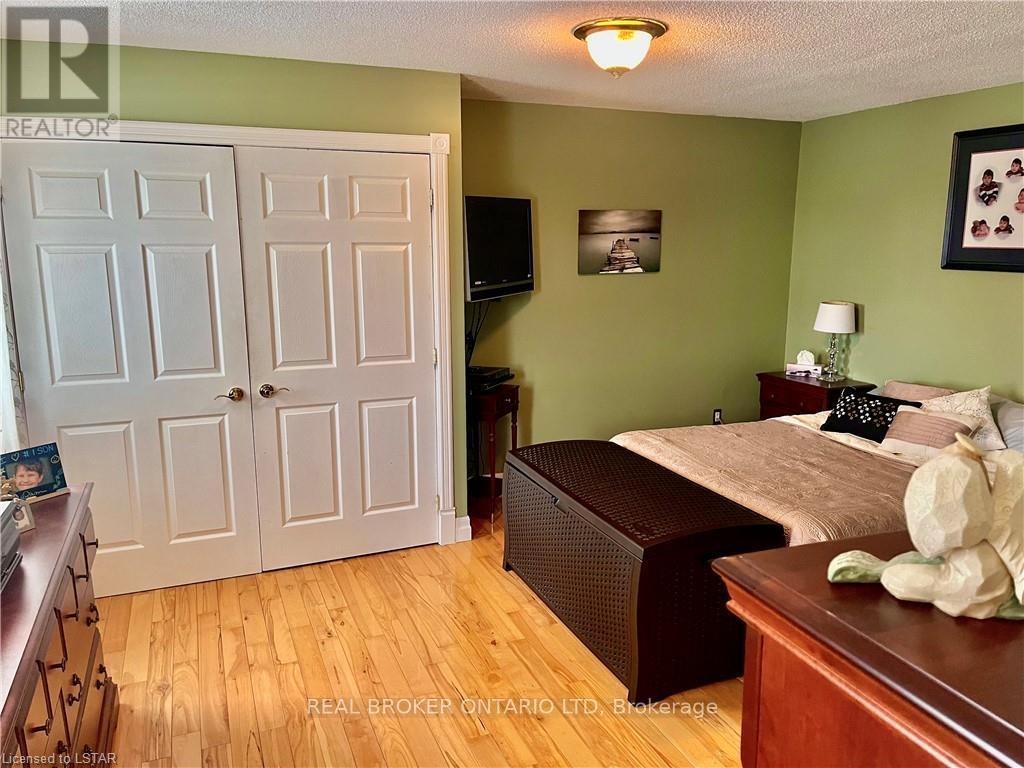 2752 Longwoods Road, Southwest Middlesex, Ontario  N0L 1M0 - Photo 17 - X8284996