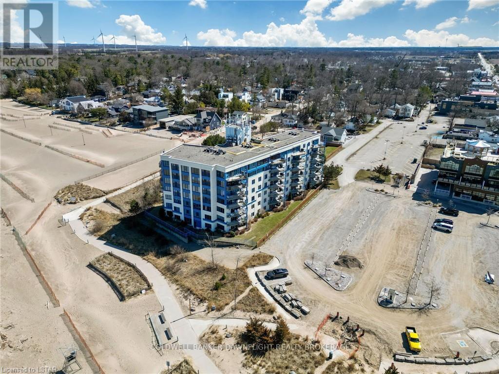 #101 -9 Pine St, Lambton Shores, Ontario  N0M 1T0 - Photo 4 - X8285398