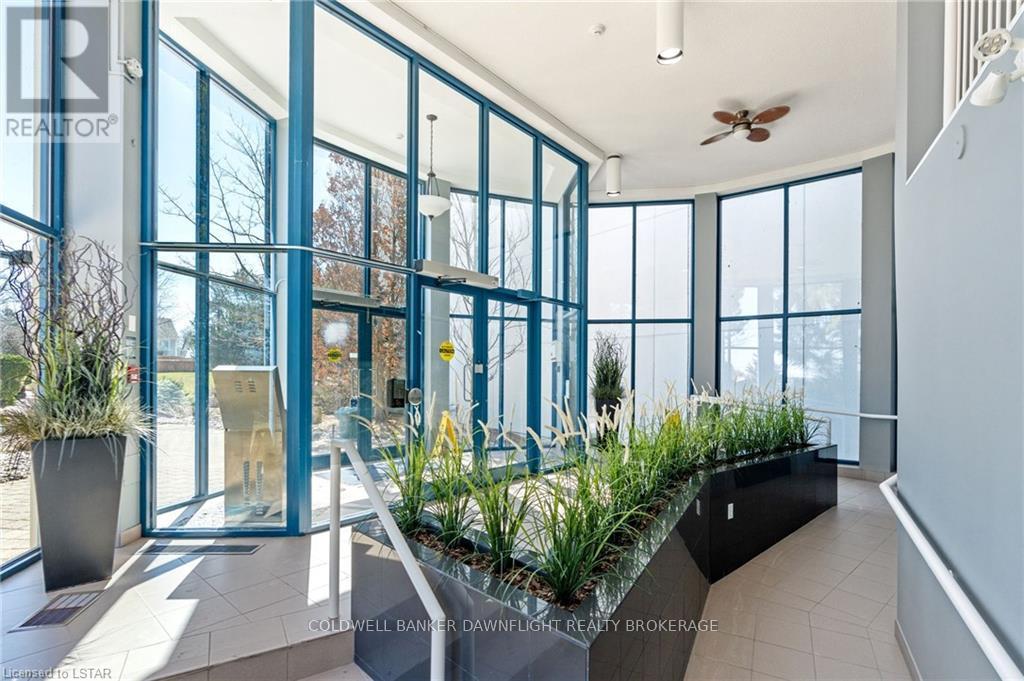 #101 -9 Pine St, Lambton Shores, Ontario  N0M 1T0 - Photo 5 - X8285398