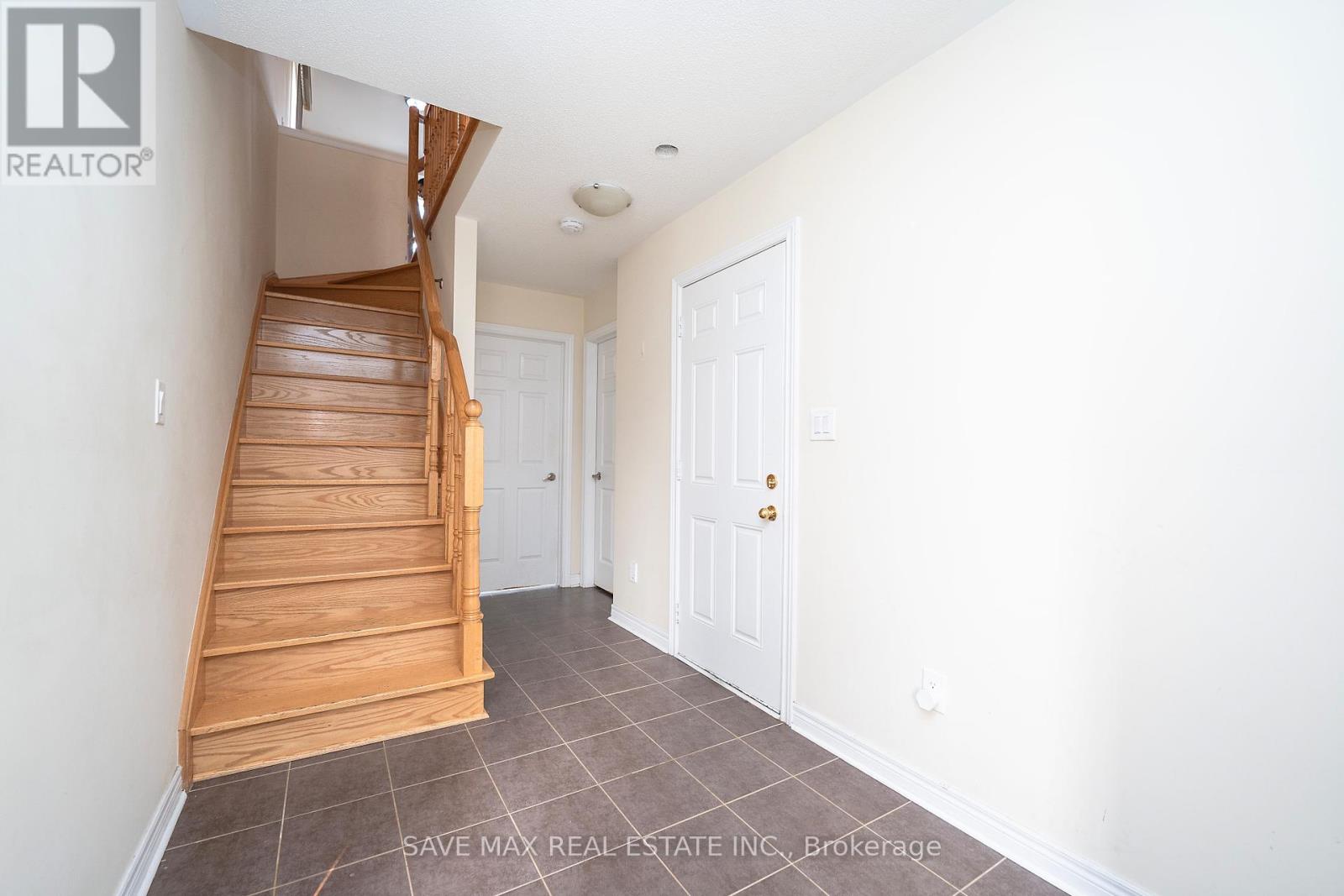 48 Cedar Lake Crescent, Brampton, Ontario  L6Y 0P9 - Photo 6 - W8288304