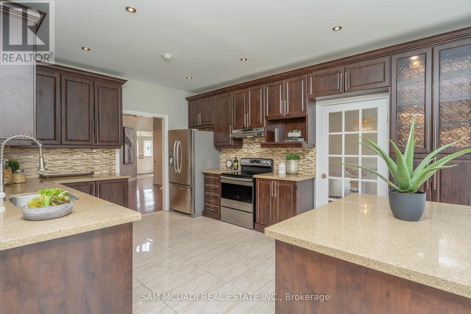 5914 Long Valley Road, Mississauga, Ontario  L5M 6J6 - Photo 6 - W8289650