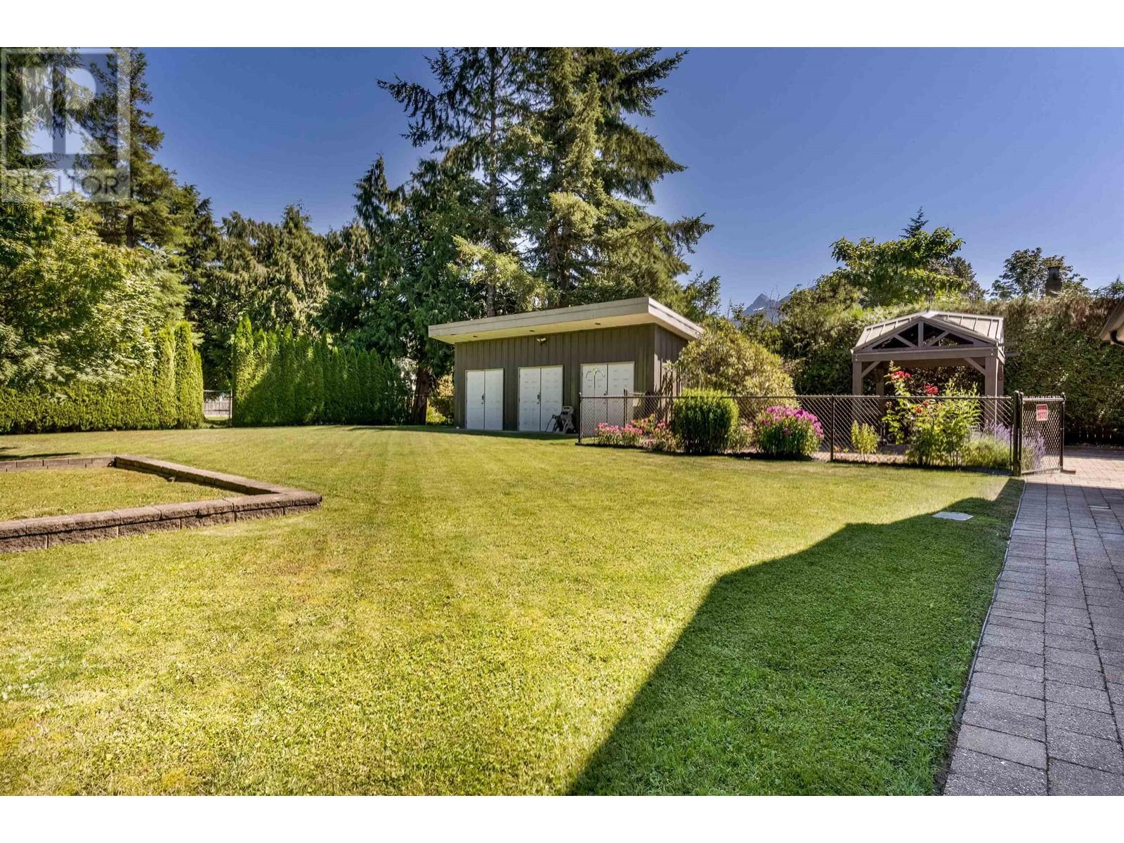 40142 Kalodon Road, Garibaldi Highlands, British Columbia  V0N 1T0 - Photo 3 - R2876997