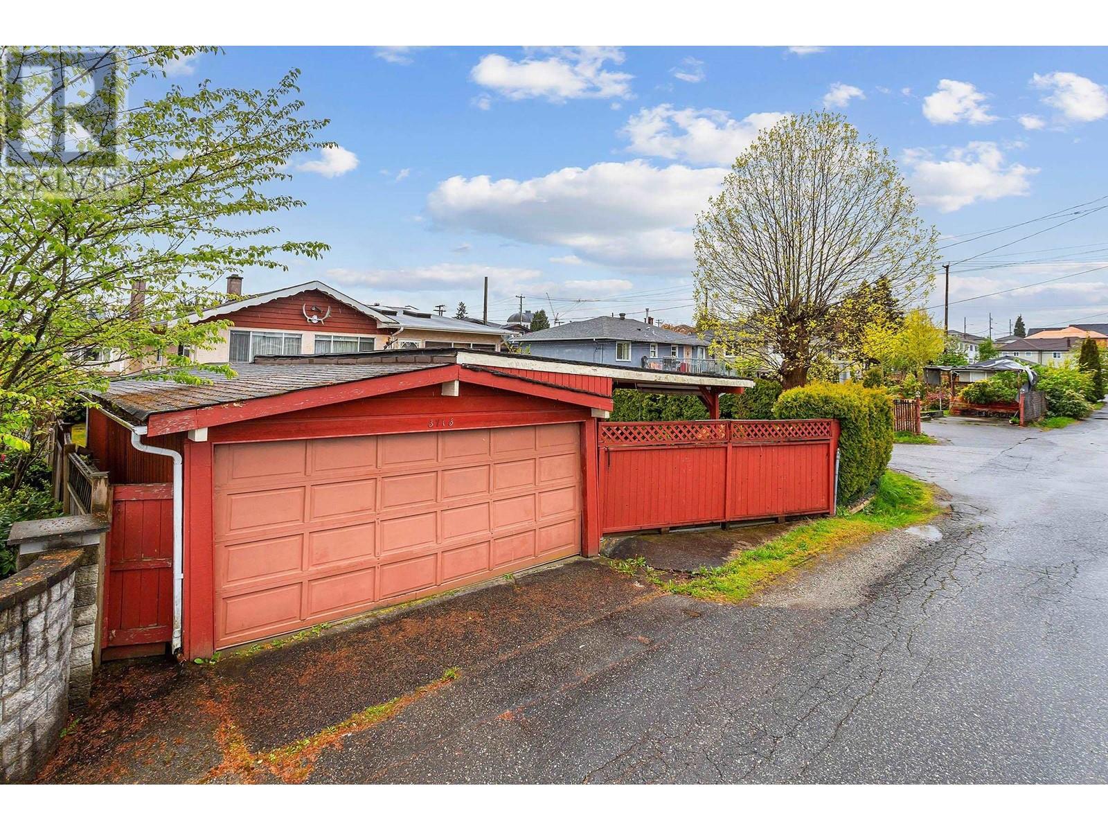 Listing Picture 38 of 40 : 3713 FIR STREET, Burnaby / 本拿比 - 魯藝地產 Yvonne Lu Group - MLS Medallion Club Member