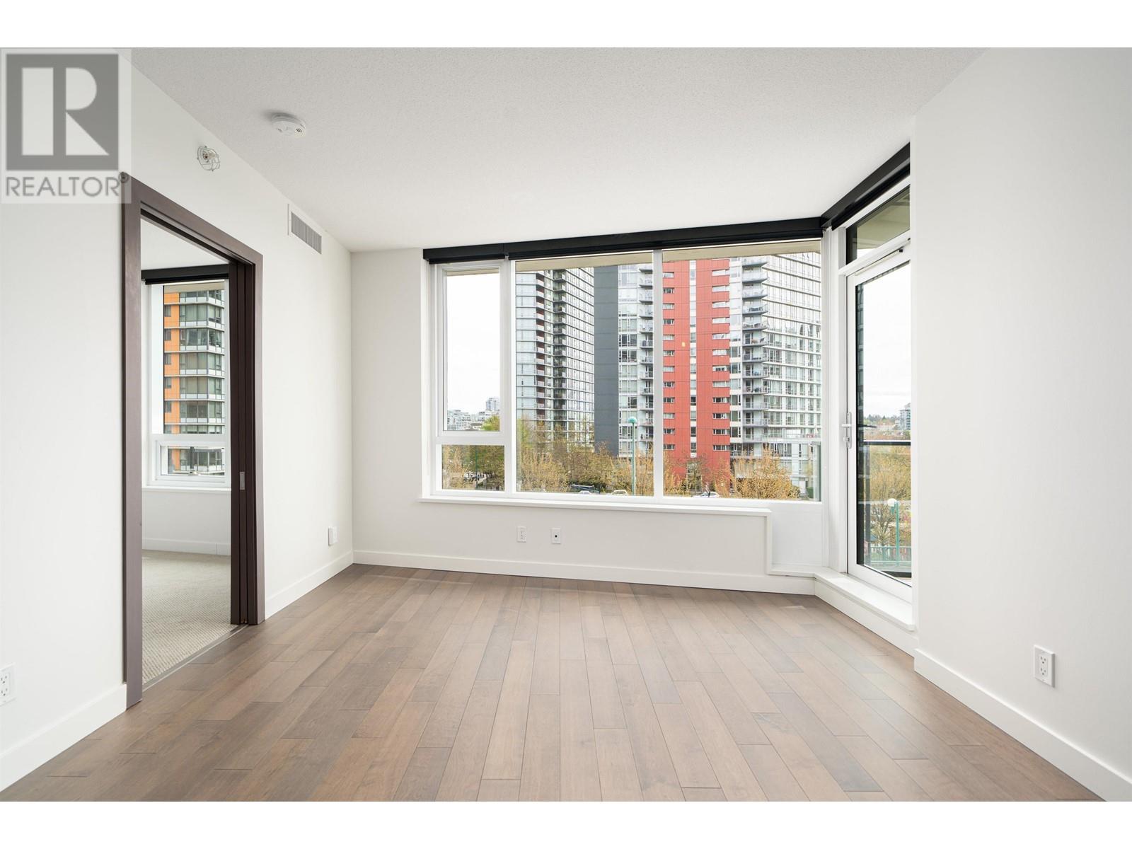 Listing Picture 8 of 40 : 355 38 SMITHE STREET, Vancouver / 溫哥華 - 魯藝地產 Yvonne Lu Group - MLS Medallion Club Member