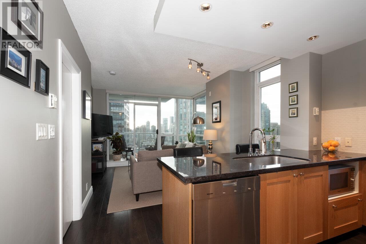 Listing Picture 2 of 21 : 1808 821 CAMBIE STREET, Vancouver / 溫哥華 - 魯藝地產 Yvonne Lu Group - MLS Medallion Club Member