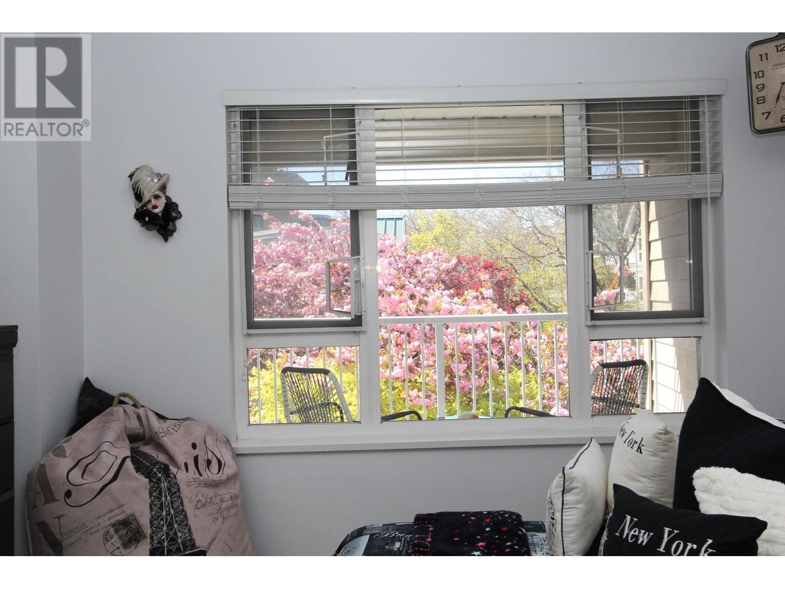 Listing Picture 12 of 25 : 335 5888 DOVER CRESCENT, Richmond / 烈治文 - 魯藝地產 Yvonne Lu Group - MLS Medallion Club Member