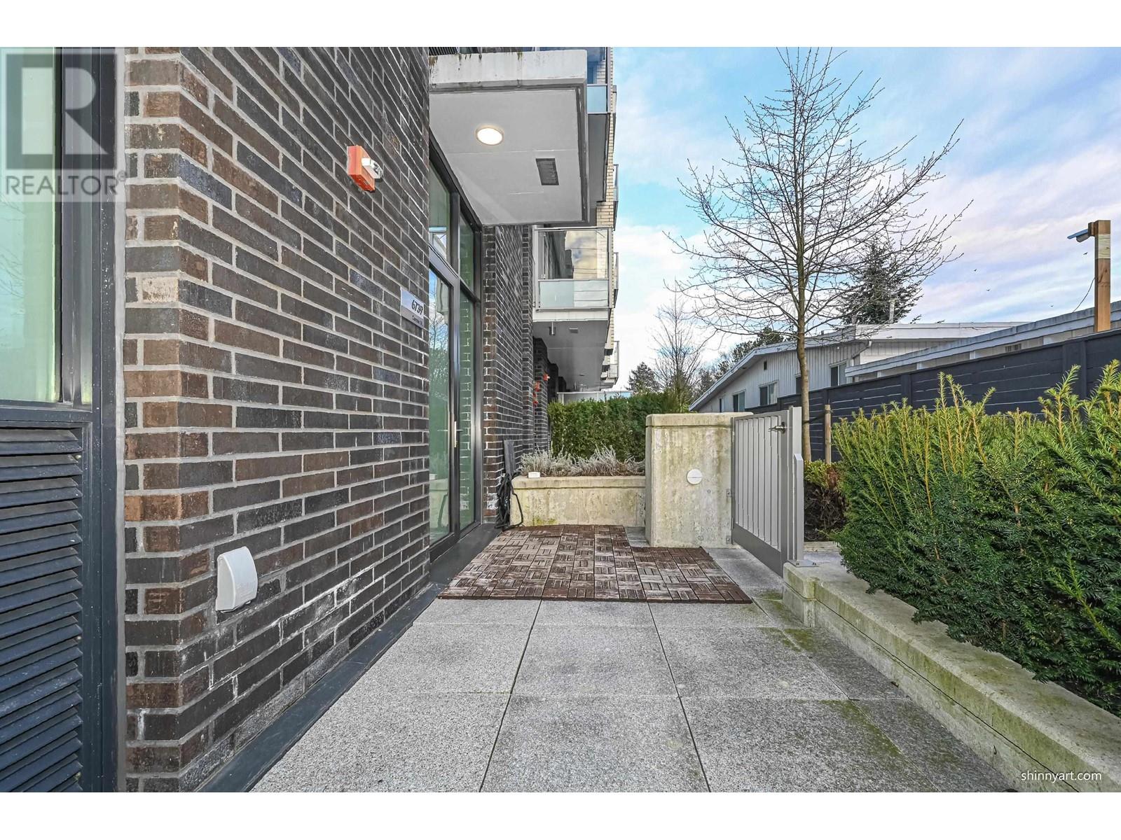 Listing Picture 3 of 28 : 6739 CAMBIE STREET, Vancouver / 溫哥華 - 魯藝地產 Yvonne Lu Group - MLS Medallion Club Member