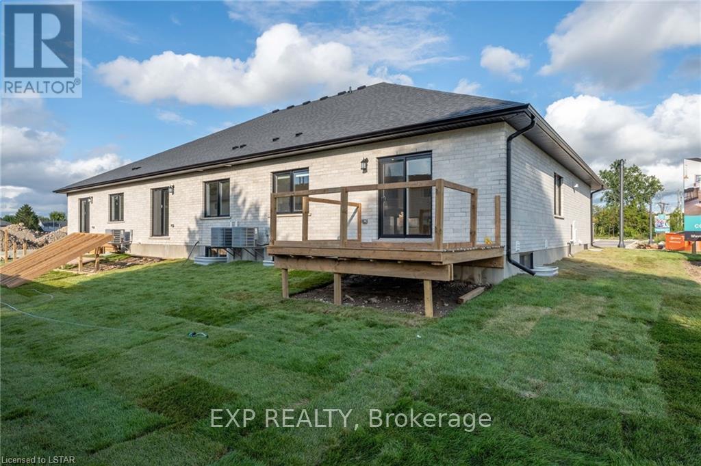 #14 -214 St Clair Blvd, St. Clair, Ontario  N0N 1G0 - Photo 3 - X8287086