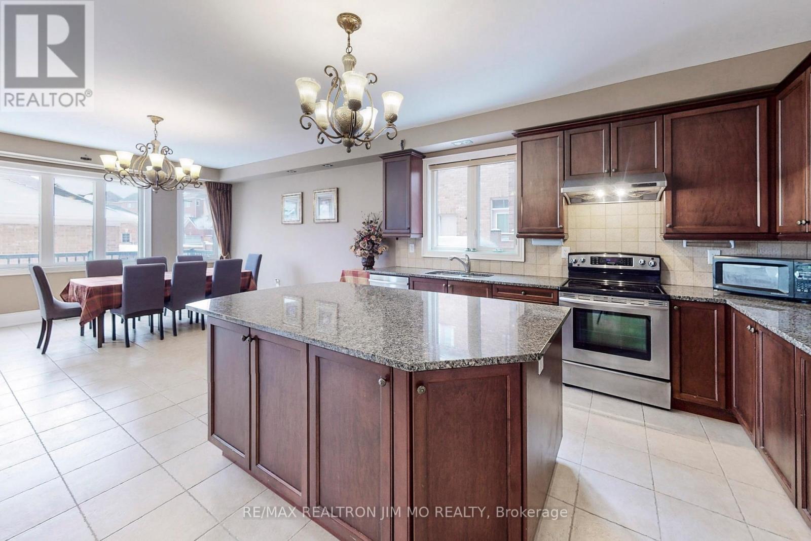 261 Angus Glen Boulevard, Markham, Ontario  L6C 0K1 - Photo 6 - N8292318