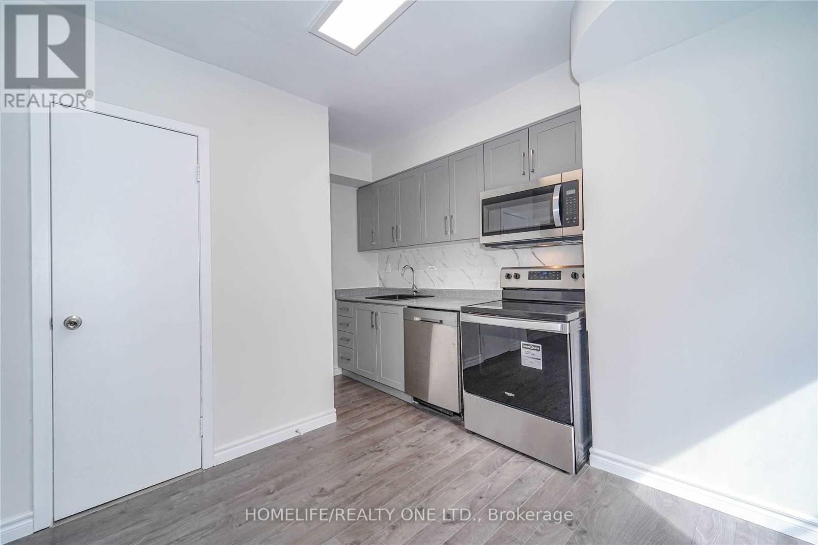 Main - 104 Benson Avenue, Toronto, Ontario  M6G 2J1 - Photo 15 - C8293066