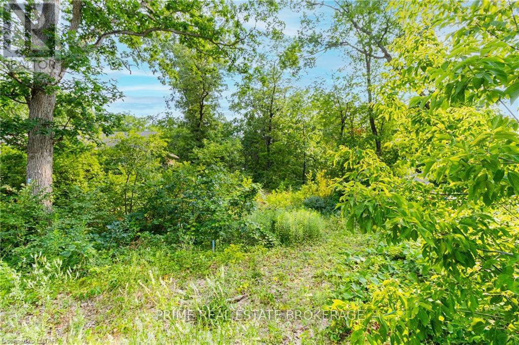 10142 Pinery Bluffs Road, Lambton Shores, Ontario  N0M 1T0 - Photo 7 - X8285754