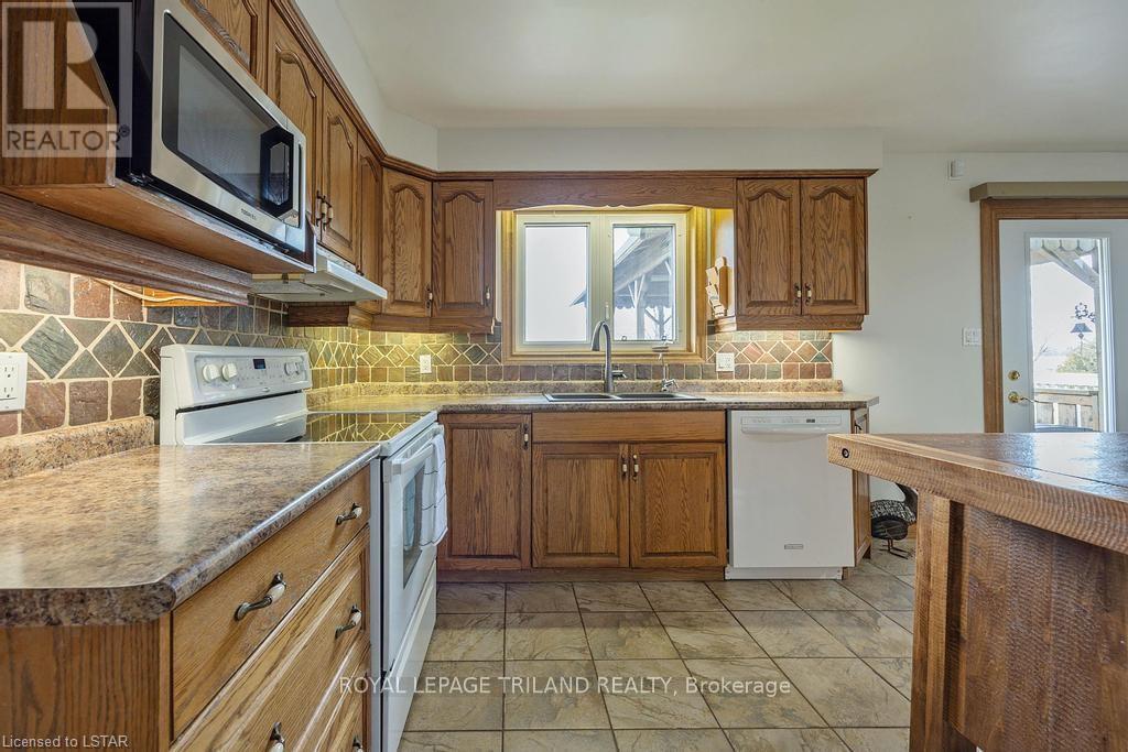 21217 Taits Road, Southwest Middlesex, Ontario  N0L 1M0 - Photo 13 - X8285760