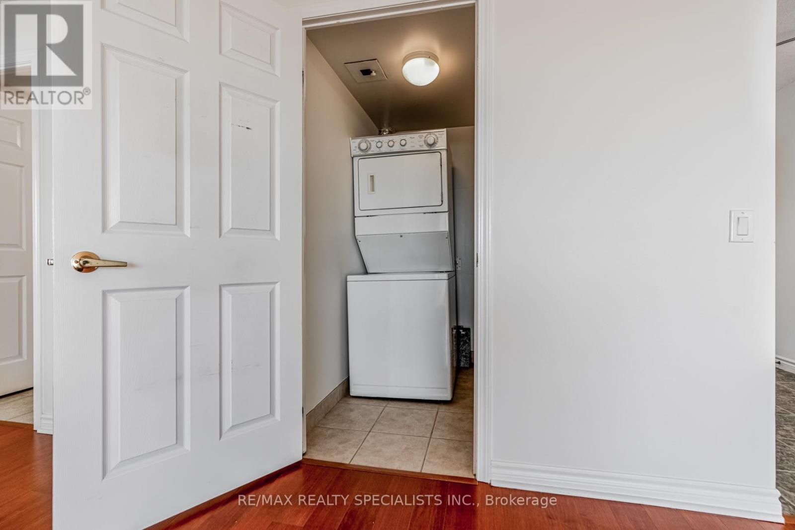 2011 - 55 Strathaven Drive W, Mississauga, Ontario  L5R 4G9 - Photo 28 - W8292616