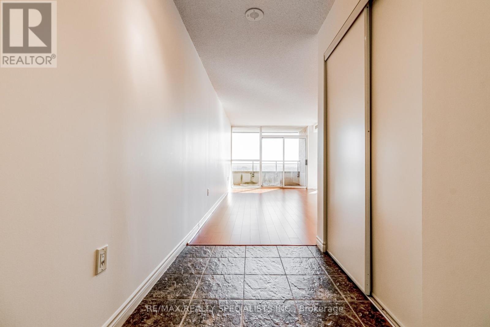 2011 - 55 Strathaven Drive W, Mississauga, Ontario  L5R 4G9 - Photo 6 - W8292616