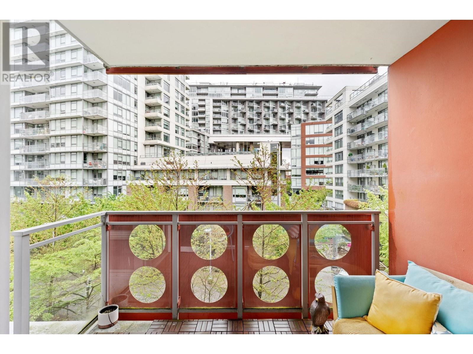 Listing Picture 36 of 40 : 318 161 E 1 AVENUE, Vancouver / 溫哥華 - 魯藝地產 Yvonne Lu Group - MLS Medallion Club Member