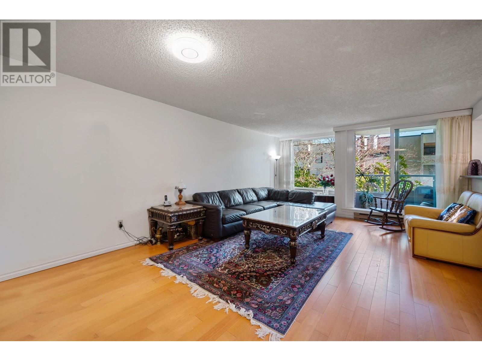 Listing Picture 8 of 29 : 203 1845 ROBSON STREET, Vancouver / 溫哥華 - 魯藝地產 Yvonne Lu Group - MLS Medallion Club Member