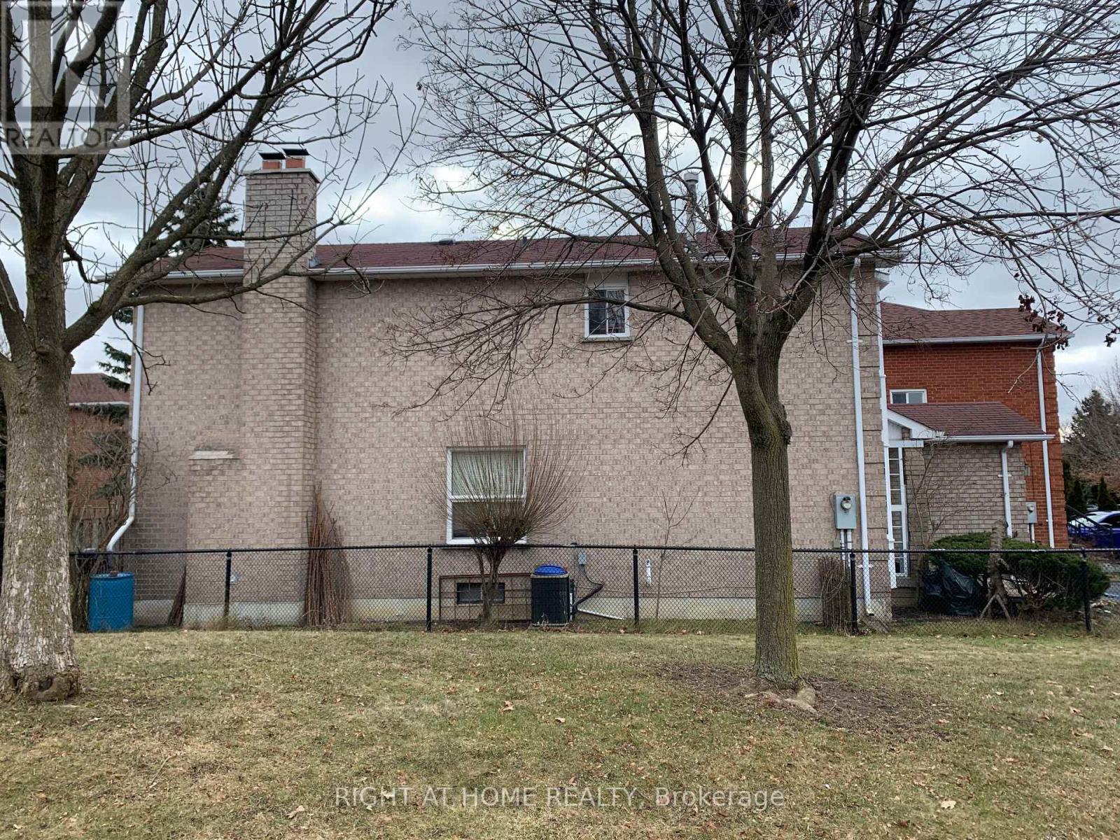 20 Newmill Crescent, Richmond Hill, Ontario  L4C 9T7 - Photo 3 - N8294232