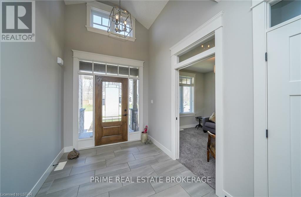 66 Deerfield Rd, Lambton Shores, Ontario  N0M 1T0 - Photo 13 - X8282960