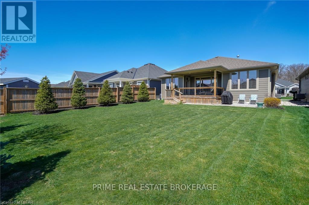 66 Deerfield Rd, Lambton Shores, Ontario  N0M 1T0 - Photo 7 - X8282960