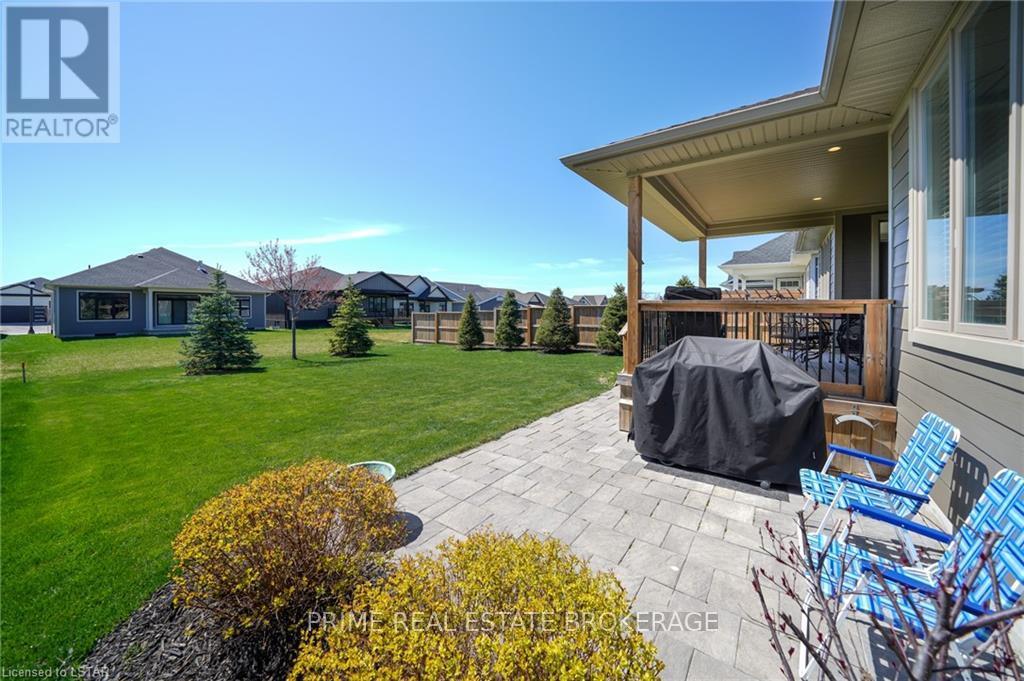 66 Deerfield Rd, Lambton Shores, Ontario  N0M 1T0 - Photo 8 - X8282960