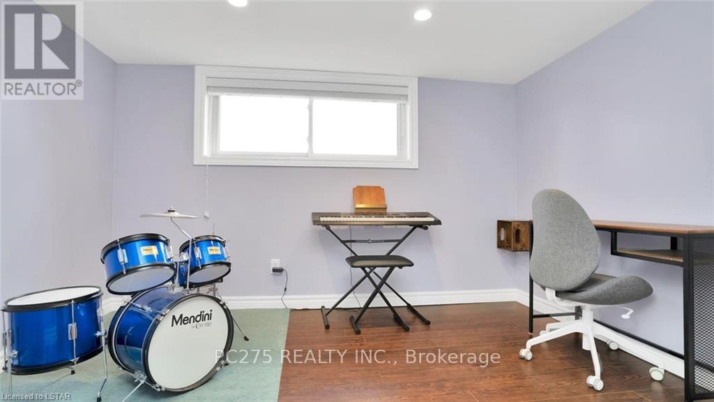 74 Larkspur Cres, London, Ontario  N6H 3R2 - Photo 35 - X8283596