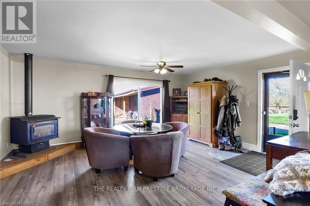 22003 Melbourne Rd, Strathroy-Caradoc, Ontario  N0L 1T0 - Photo 3 - X8283698