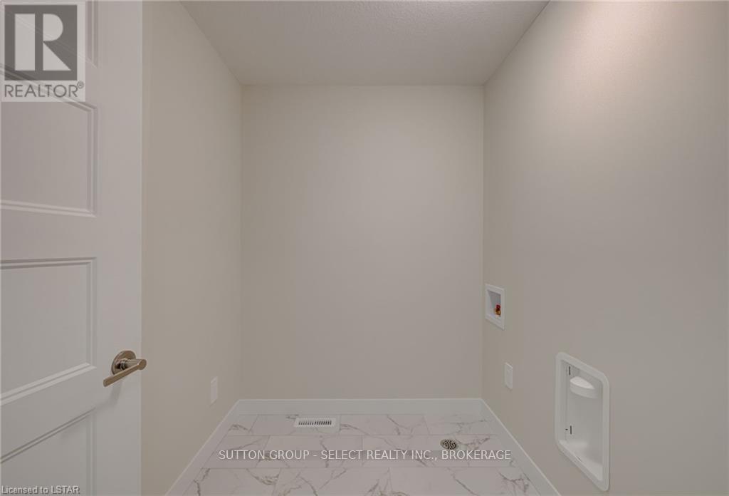 6849 Royal Magnolia Ave, London, Ontario  N6P 1H5 - Photo 10 - X8283860