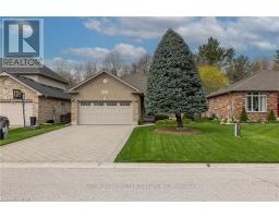 44 FOREST GROVE CRES