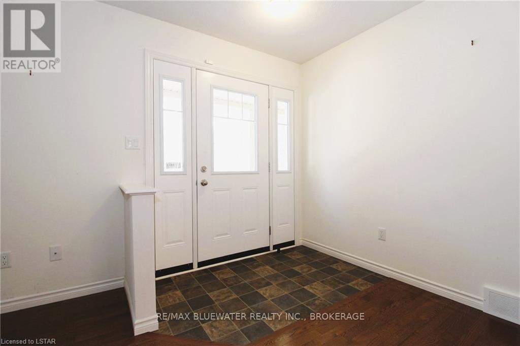 8612 Goosemarsh Line, Lambton Shores, Ontario  N0M 1T0 - Photo 10 - X8284120