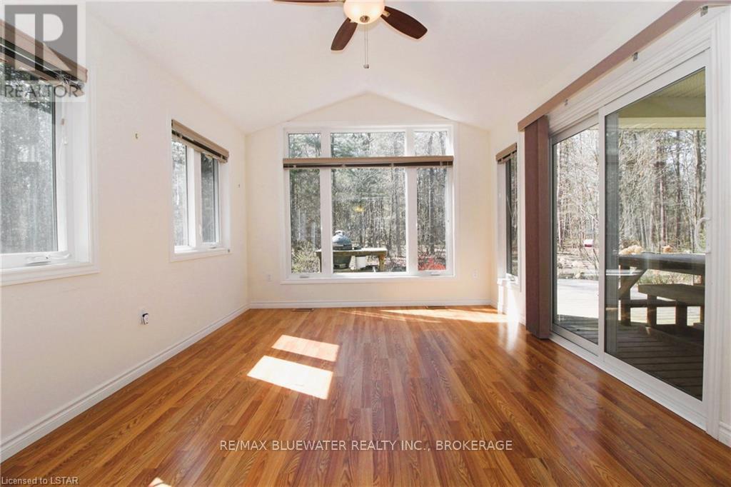 8612 Goosemarsh Line, Lambton Shores, Ontario  N0M 1T0 - Photo 20 - X8284120