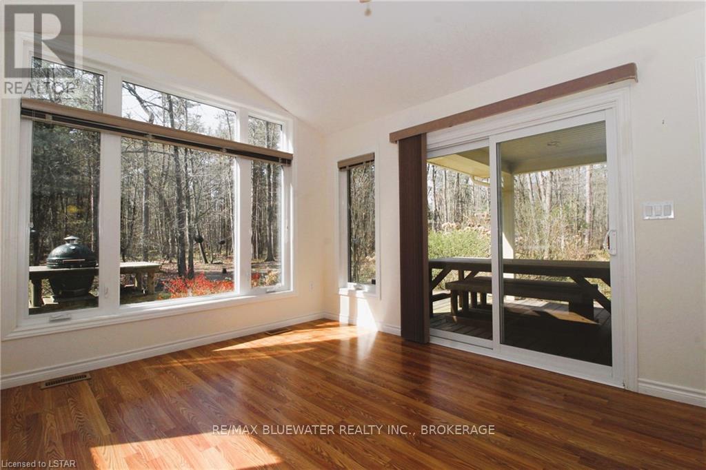 8612 Goosemarsh Line, Lambton Shores, Ontario  N0M 1T0 - Photo 21 - X8284120