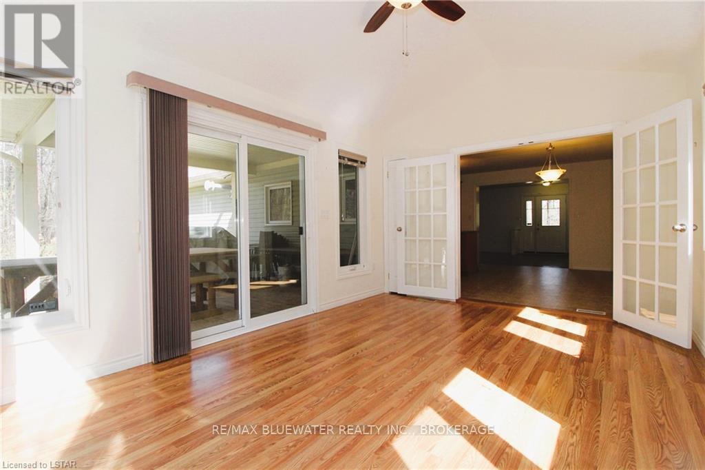 8612 Goosemarsh Line, Lambton Shores, Ontario  N0M 1T0 - Photo 22 - X8284120