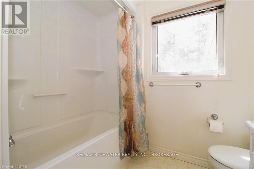 8612 Goosemarsh Line, Lambton Shores, Ontario  N0M 1T0 - Photo 29 - X8284120