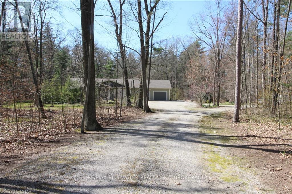 8612 Goosemarsh Line, Lambton Shores, Ontario  N0M 1T0 - Photo 3 - X8284120