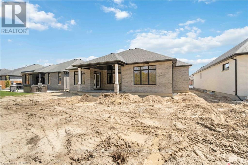 184 Sandpiper Dr, Sarnia, Ontario  N7S 0E7 - Photo 3 - X8287270