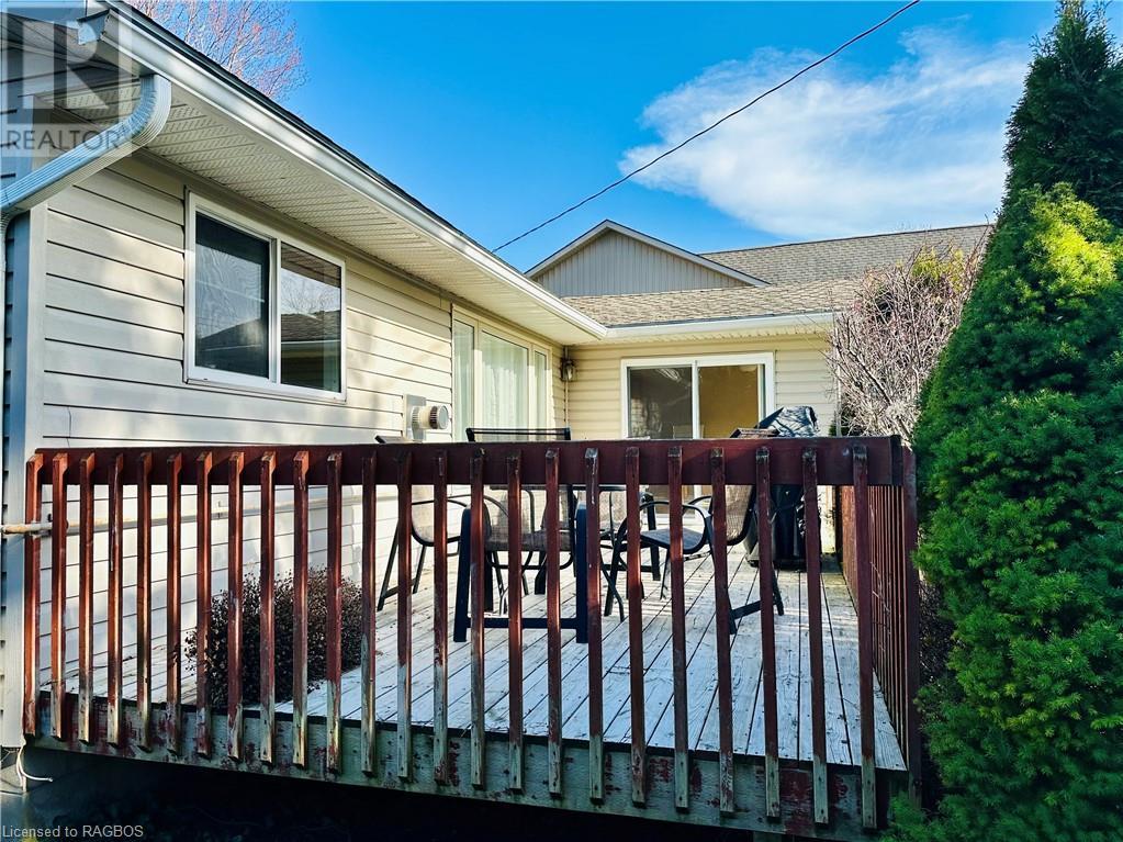 190 Huron Rd, Point Clark, Ontario N2Z 2X3 (26831426) Jack Lawrence