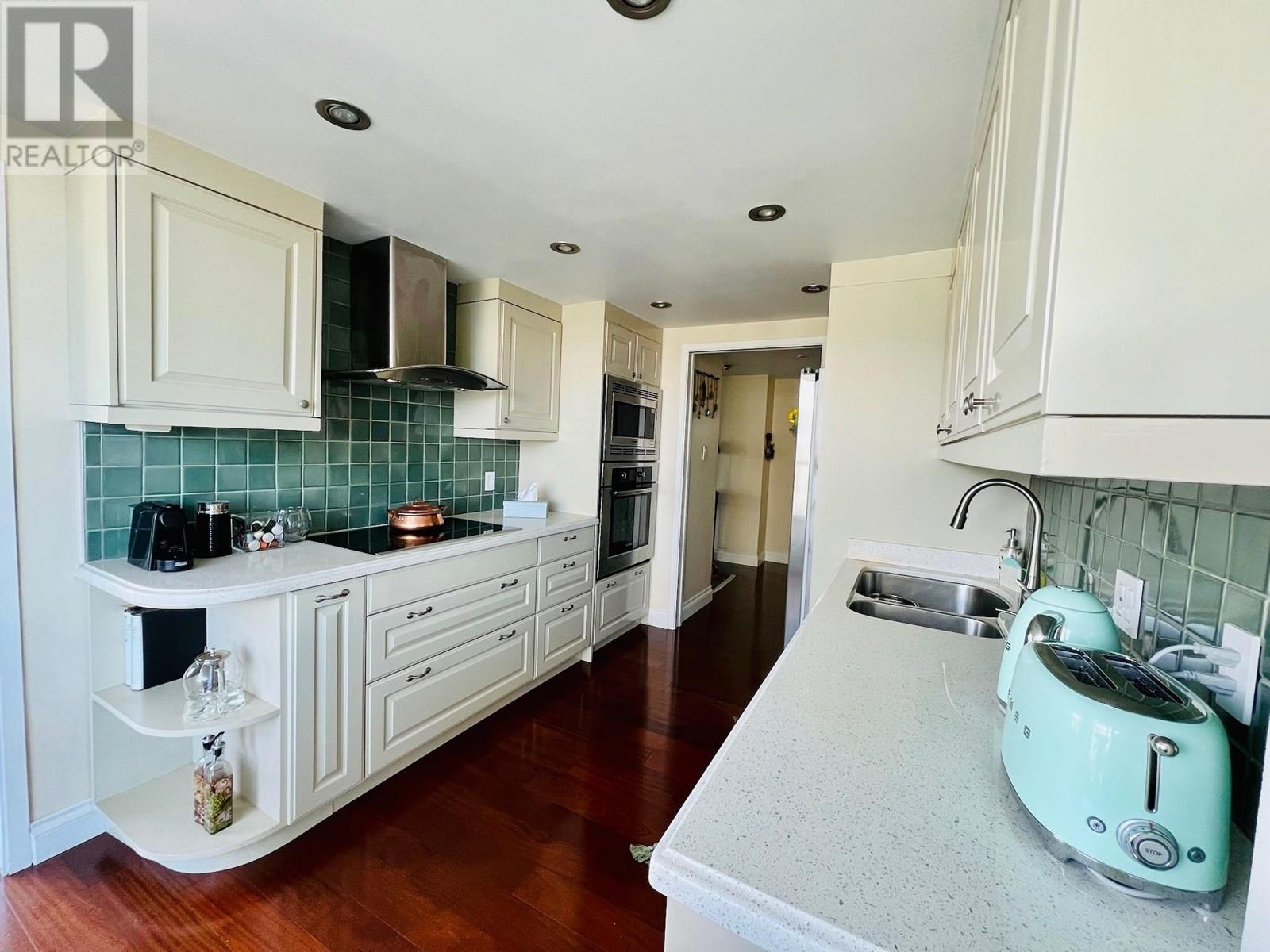 1901 717 JERVIS STREET, Vancouver, British Columbia One Percent