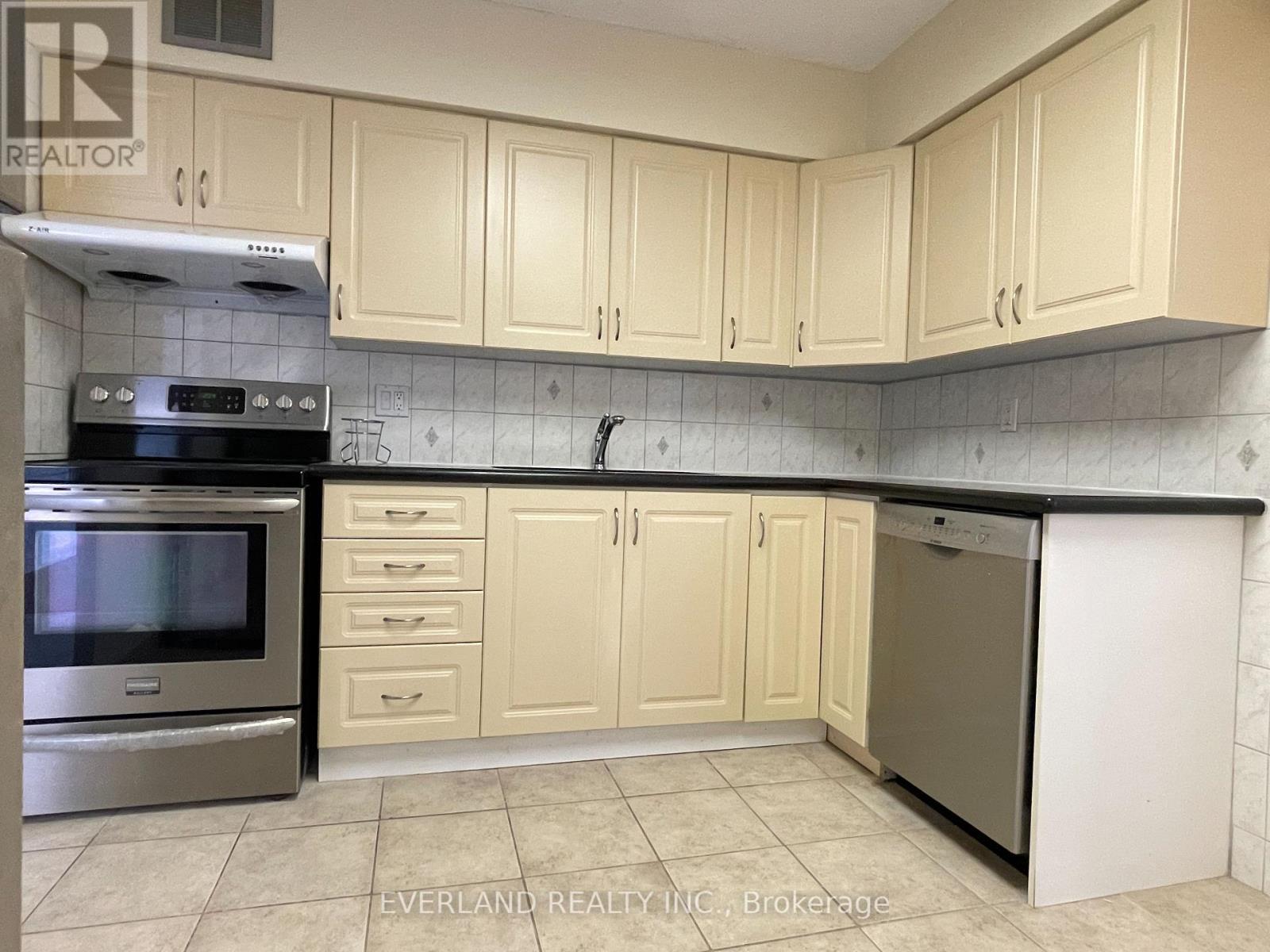 2201 - 1900 Sheppard Avenue E, Toronto, Ontario  M2J 4T4 - Photo 3 - C8296170