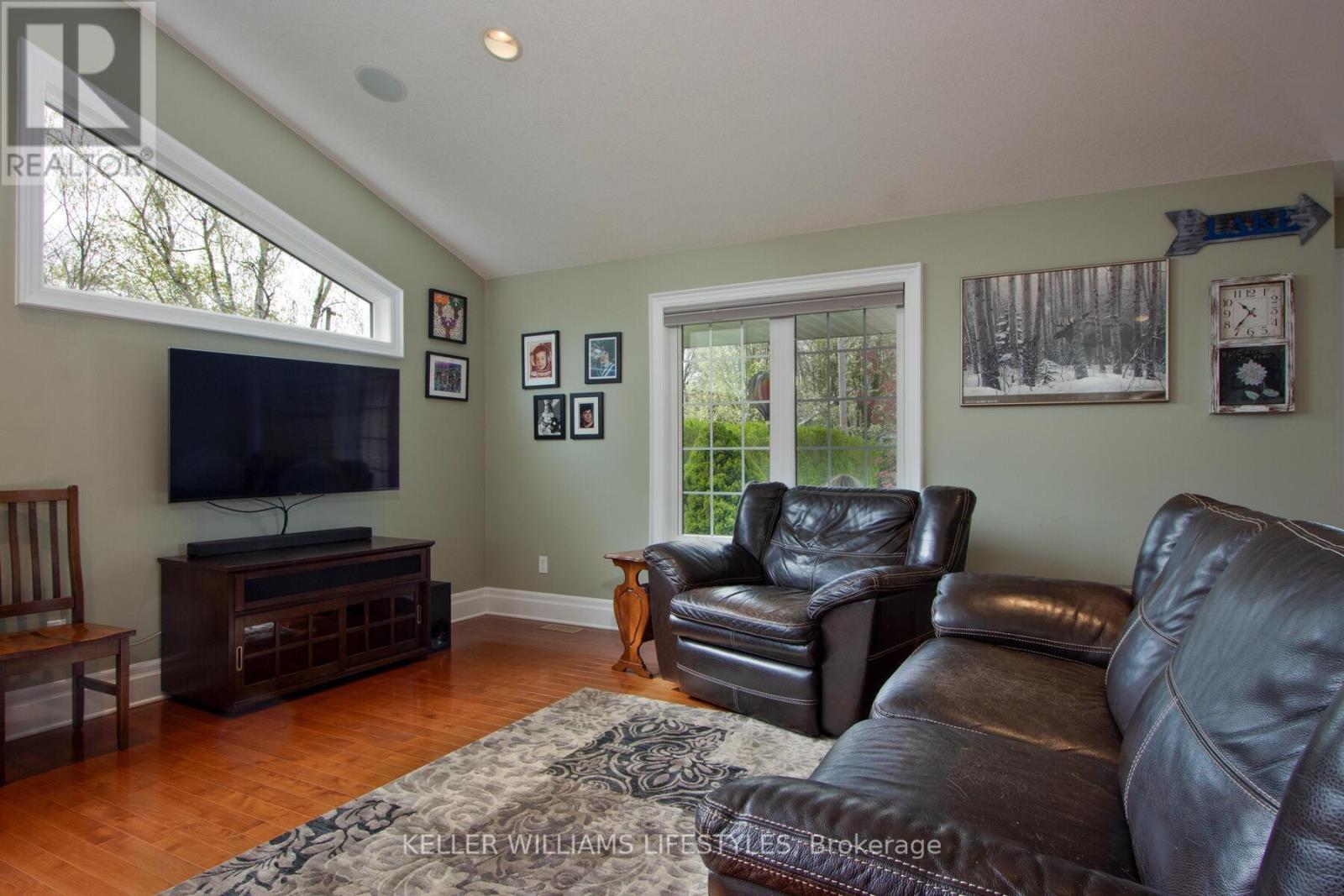 74 Green Acres Cres N, Lambton Shores, Ontario  N0M 1T0 - Photo 10 - X8292970