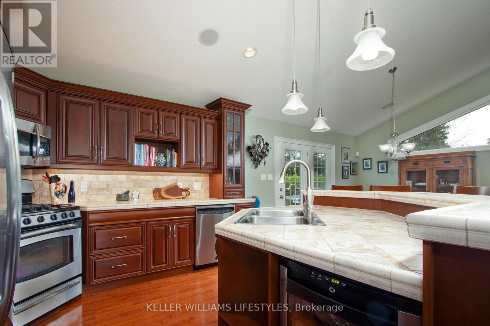 74 Green Acres Cres N, Lambton Shores, Ontario  N0M 1T0 - Photo 11 - X8292970