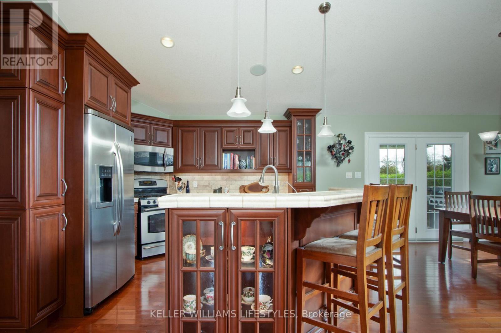 74 Green Acres Cres N, Lambton Shores, Ontario  N0M 1T0 - Photo 12 - X8292970