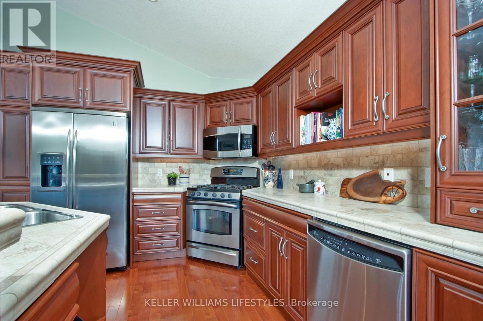 74 Green Acres Cres N, Lambton Shores, Ontario  N0M 1T0 - Photo 13 - X8292970