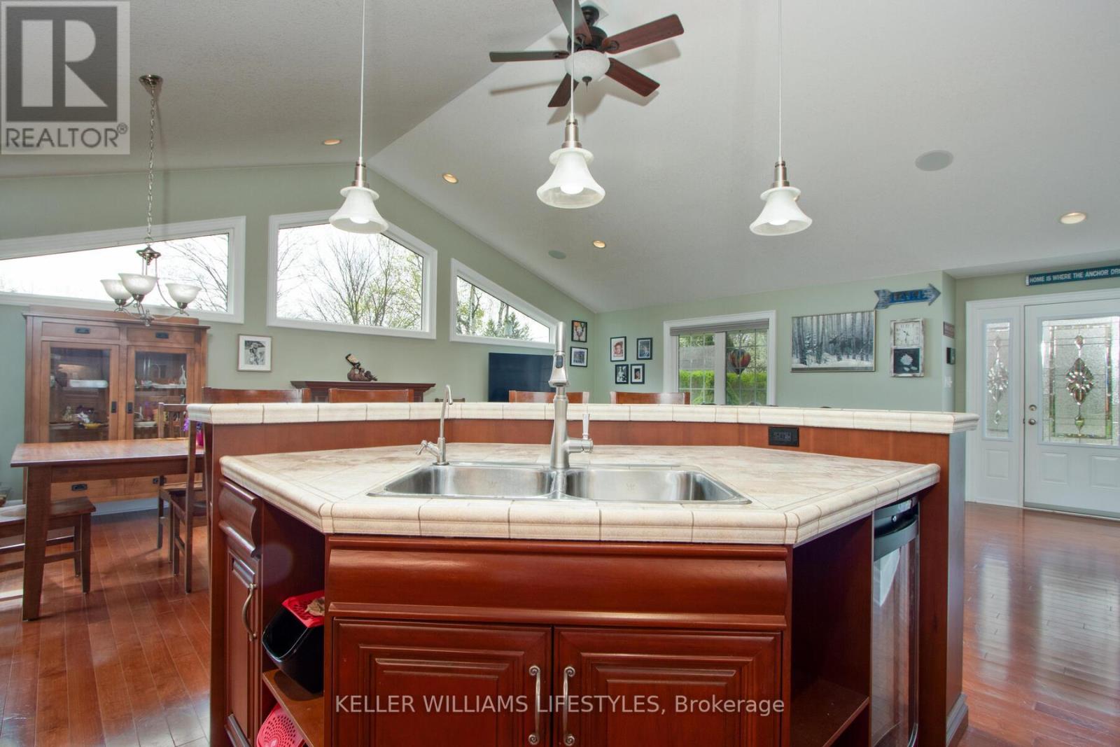 74 Green Acres Cres N, Lambton Shores, Ontario  N0M 1T0 - Photo 14 - X8292970