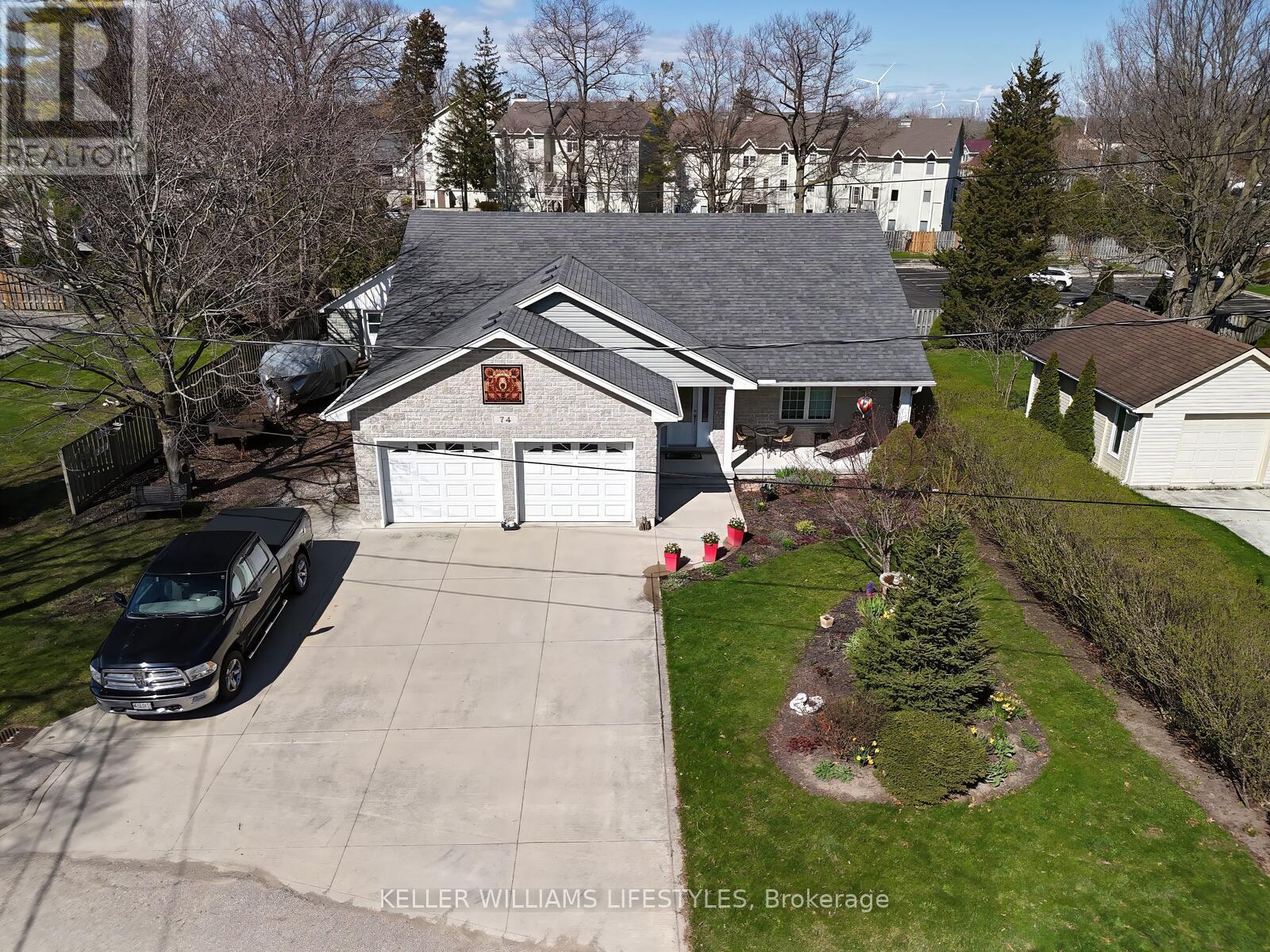 74 Green Acres Cres N, Lambton Shores, Ontario  N0M 1T0 - Photo 2 - X8292970